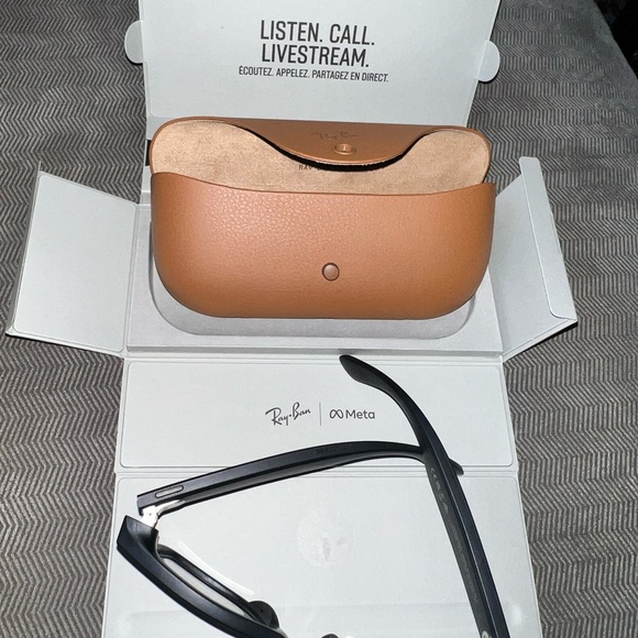 Ray-Ban Wayfarer Matte Black Sunglasses - Picture 4 of 9